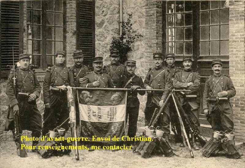regiment100 12.jpg - Photo N° 12 : Photo de groupe de soldats du 100e régiment d'infanterie - 1914 1918.