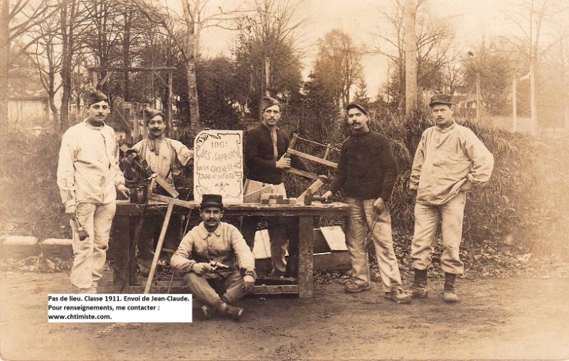 regiment106 33.jpg - Photo N° 33 : Sapeurs du 106ème régiment d'infanterie - Classe 1911. Rien au verso.