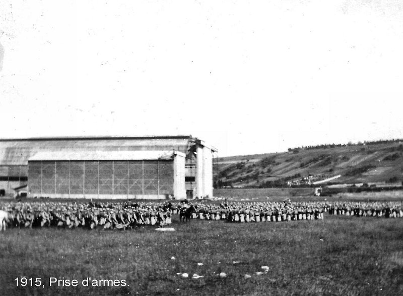 prise d'armes 1915 1.jpg - 52 : Revue - 1915