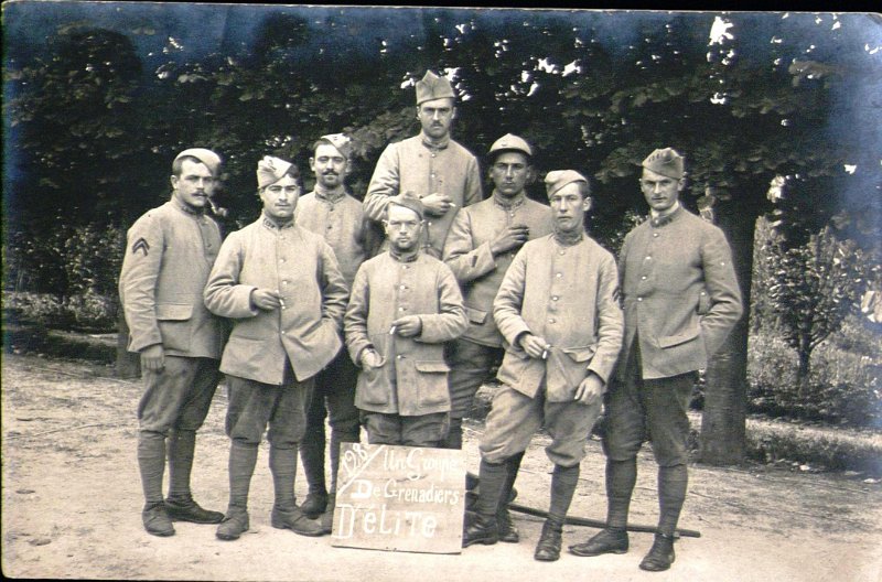 regiment128 20.jpg - Photo N° 20 : Un groupe de grenadiers d'élite du 128e régiment d'infanterie