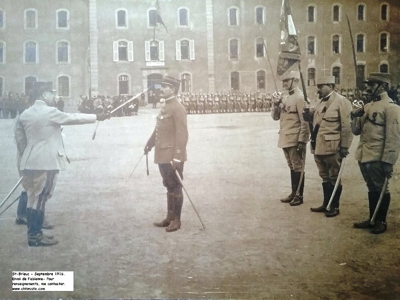 regiment154 17a.jpg - Photo N° 17a : St Brieuc - 1916 - Décoration du capitaine LABÉ du 154e régiment d'infanterie de la Légion d'Honneur
