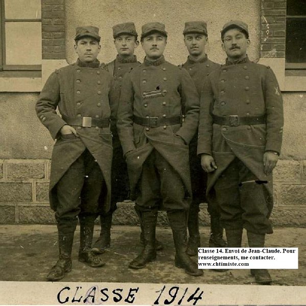 regiment166 4.jpg - Photo N° 4 : Groupe de soldats du 166e régiment d'infanterie -Classe 1914 - Au dos : Verdun, 17 janvier 1915.