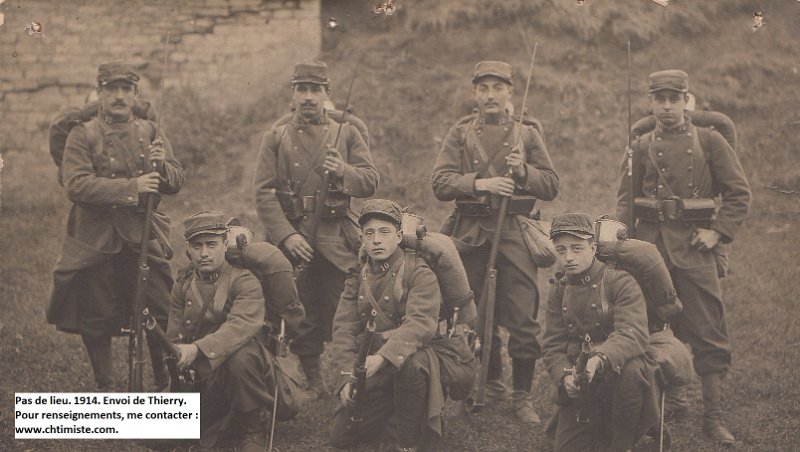 regiment10 31a.jpg - Photo N° 31 recto : Léopold REVEL se trouve sur la photo, mais où ?. Mort pour la France le 24 juin 1915 au au Bois d'Ailly. Il était caporal au 10ème régiment d'infanterie à cette date.