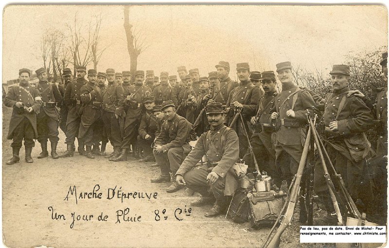 regiment14  5.jpg - Photo N° 5 : Marche d'épreuve, un jour de pluie de la 8e compagnie du 14 éme régiment d'infanterie.