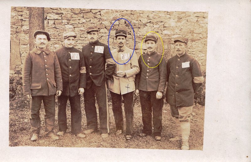 2 21 11 1916a.jpg - Photo N° 2 : Camp d'Ohrdruf - Novembre 1916 - Le soldat entouré en bleu est Lucien LEYMARIE du 50ème régiment d'infanterie (voir toutes ses photos au camp d'Ohrdruf - 1 hommes du 16ème régiment d'infanterie s'y trouve.