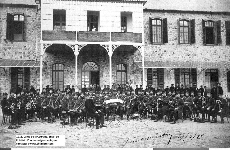 regiment16 5.jpg - Photo N° 5 : Camp de la Courtine - 1911 - La Fanfare du 16ème régiment d'infanterie