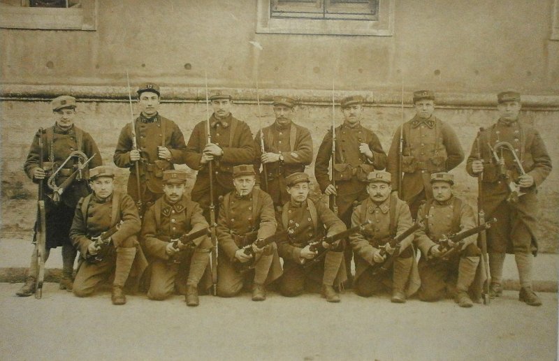 regiment17 30.jpg - Photo N° 30 : Pas d'information supplémentaire sur cette carte-photo du 17e régiment d'infanterie achetée sur brocante par Robert MICUM. Rien au dos.