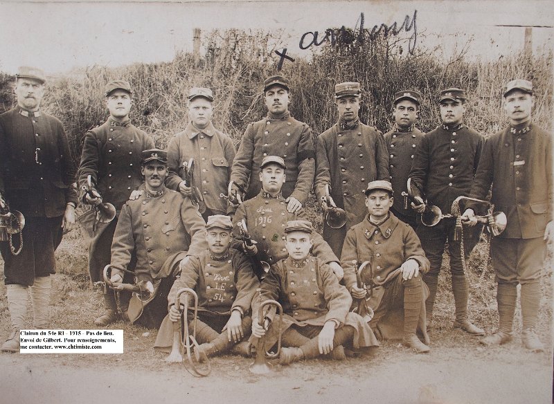 regiment54 13.jpg - Photo N° 13 : Clairon du 54e RI - 1915 - Pas de lieu. Sous la croix, Anthony HOGUET de Maizières (62)