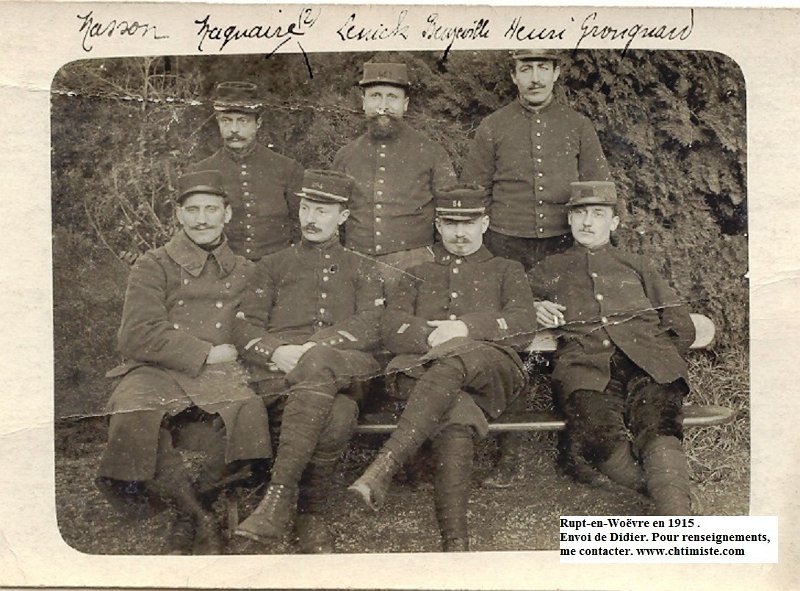 regiment54 5.jpg - Photo N° 5 : Rupt-en-Woëvre en 1915 : MASSON - MAQUAIRE - MAQUAIRE - LEWICK - BEUZEVILLE - HENRI - GROUGUAU (?)