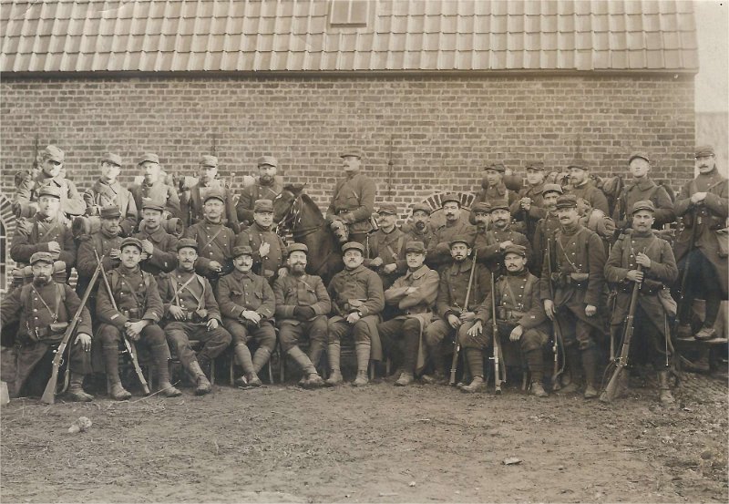 regiment79 23a.jpg - Photo N° 23 recto :  Souvenir de Belgique du 79ème régiment d'infanterie, le 16/02/1915 après 6 mois de campagne.