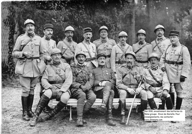 regimentartillerielourde114 11.jpg - Photo N° 11 recto : Mai 1918, encadrement des batteries du 5ème groupe : HAUCHARD L. - LACHERD -  BEVERNY - Docteur LANGLAIS -  LIMON - BEAUREPAIRE - HAUCHARD A. -  PERDREAU - GRENIER - DELAIRE - AGLION - Cap. LANGLAIS - Cap. REGNAULT - SERTY (?). 
