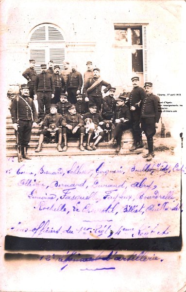 regimentartillerie12 10.jpg - Photo N° 10 : Sous-officiers des 1e, 4e et 12e régiment d'artillerie à Taverny, 27 avril 1915 : CORNUE (?), BESNARD, SELCLASSER, GERGNIER, BOULLOT, JIDY, DUBOIS, ALLIVAR, BERNARD, DUVRAND, ABRY, LAMERSIE, FASQUELLE, FAYFEUX, BOURDRELLE, ROCHELLE, LE CHEVRETEL, BILLIET, OUILLA...?,