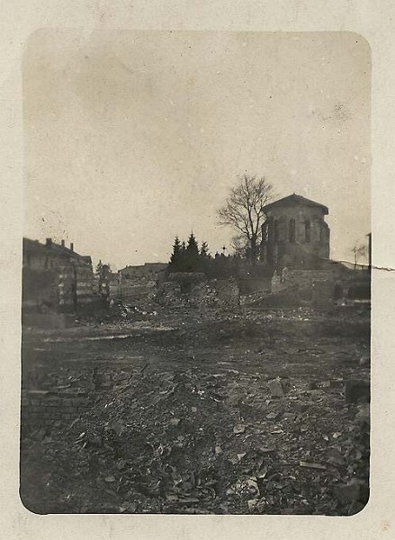 8..jpg - 8 : Eglise d'Hurlus (51) en janvier 1915.