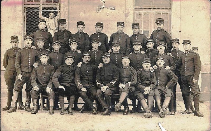 regimentartillerie31 19.jpeg - Photo N° 19 : Hommes du 31ème régiment d'artillerie de campagne - Pas de date - Pas de lieu - Merci à Robert 