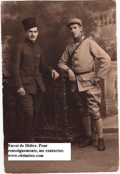5-Photo des 2 frères - Copie.jpg - DUQUESNOY Henri  du 54e regiment d'artillerie et son frère DUQUESNOY Georges au 6e spahis algériens - sept. 1917 - Paris