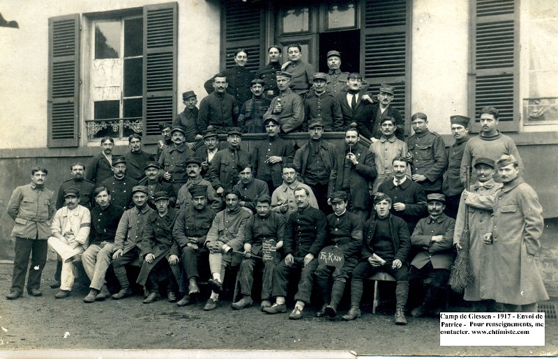 giessen16a.jpg - Photo N° 16 recto : Photo du camp de GIESSEN - 1917 - Carte adressée par Hugues DE ROCOURT du 288e régiment d'infanterie, matricule M19 à sa soeur Hedwig DE ROCOUR le 25 décembre 1917.