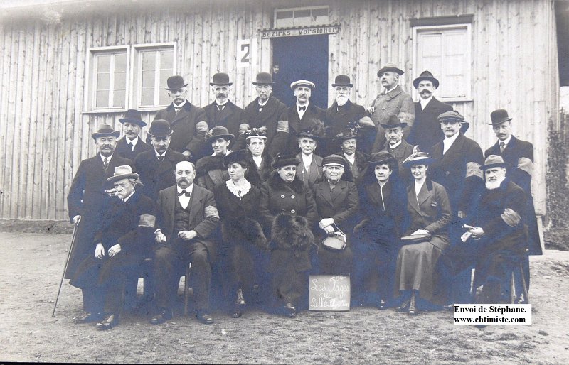 holzminden5a.JPG - Photo n° 5 : Les otages de Lille, 1916, avec les noms au dos -  : Camp d'Holzminden 1914 1918