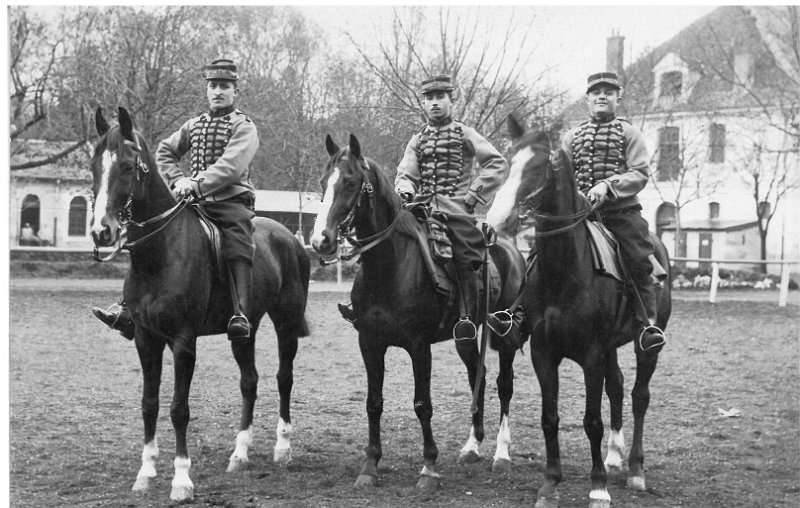 chasseurscheval11 9.jpg - Photo N° 9 : 3 cavaliers du 11ème chasseurs à cheval