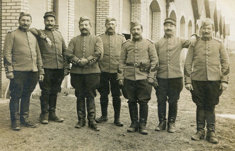 chasseurscheval14 3.jpg - Photo N° 3  : 7 hommes du 14e régiment de chasseurs à cheval