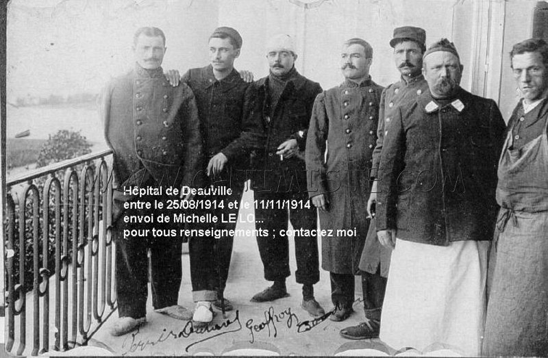 Deauville 3.jpg - Photo N° 3 : Hôpital de Deauville, groupe de blessés. 1914.