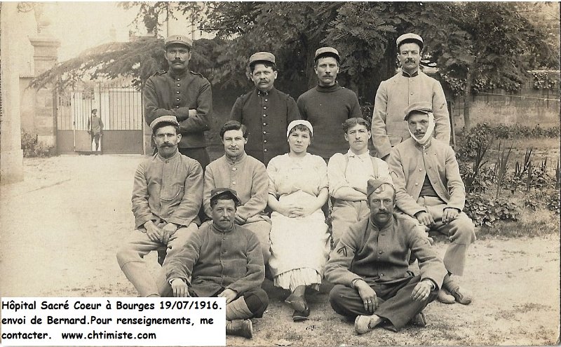 Bourges2.jpg - Photo N° 2 :Photo annotée au dos " souvenir de l'hôpital sacré-coeur de Bourges le 19 juillet 1916.