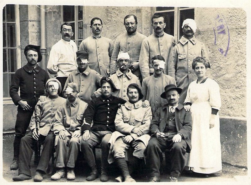 Chambery6a.jpg - Photo N° 7 verso : Carte envoyée par un certain BARBIER de Chambéry, hôpital sacré coeur, salle Y,  le 2 mai 1916 