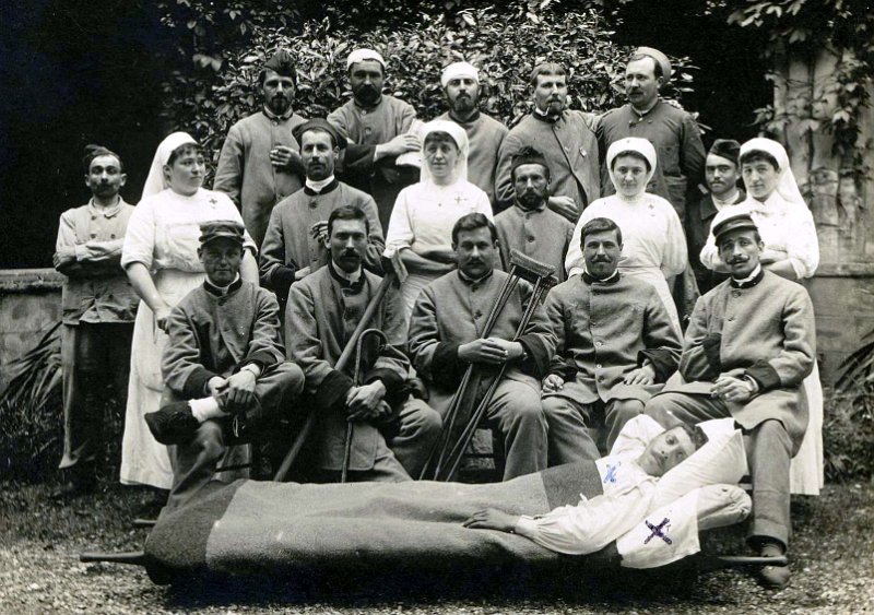 Montauban4.jpg - Photo N° 4 : Hôpital de Montauban - Auguste PINON (classe 1913, Blois) du 31ème régiment d'infanterie, blessé à Vauquois en mai 1915. AD01