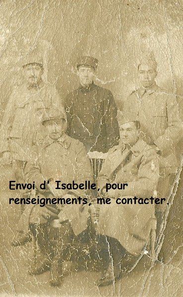 regimentmystere247.jpg - 247 : Envoi d' Isabelle : "  Mon grand-père était pendant la guerre, au 289e RI. Il pose ici avec d'autres soldats. Sont-il du même régiment? Pas de date sur la photo. Si vous avez la même photo, contacttez-moi. Merci " 