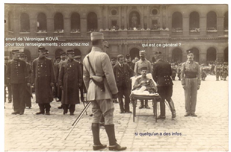 regimentmystere30.jpg - 30 : Paris, aux Invalides, pas de date