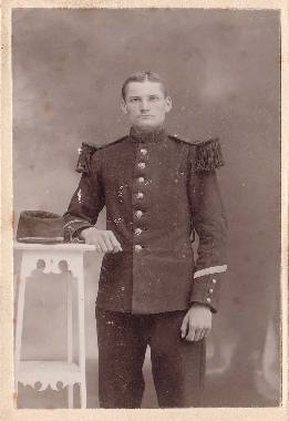 1.jpg - Charles Séverac, sergent, en août 1914 du 215e régiment d'infanterie : Son carnet de guerre est publié sur mon site ici (faites un copier/coller) : --->   http://www.chtimiste.com/carnets/Severac/severac.htm  <---