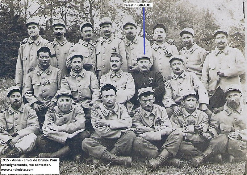 regiment238 5.jpg - Photo N° 5 : Envoi de Bruno :" Mon grand-oncle Célestin GIRAUD, sergent au 238e régiment d'infanterie est mort pour la France, le 26 septembre 1915 dans l'Aisne, à Beaumarais. Il est présent sur la photo, en noir."