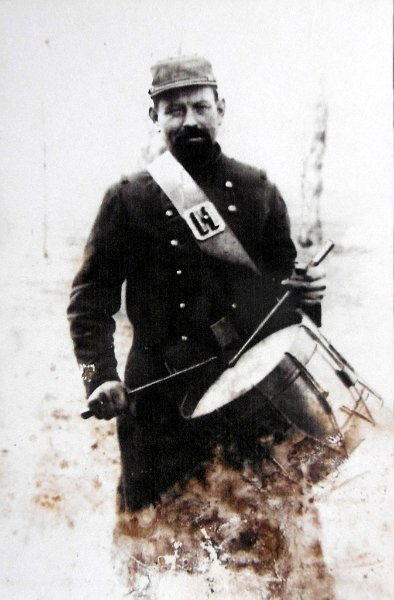 Eugène Libry 42 RIT.jpg - Eugène LIBRY, né 1872 Neuviller-sur-Moselle, 54) tambour au 42e régiment d'infanterie territoriale. Mort pour la France le 29 juin 1916, suite à blessures par éclats d'obus.
