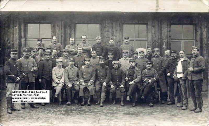 regimentterritorial4 5.jpg - Photo N° 5 : Camp de Friedrichsfeld - Anicet DESENFANS doit figurer sur cette photo (où?). Ce sont en majorité des soldats du 4e régiment d'infanterie territoriale, prisonniers du siège de Maubeuge en septembre 1914.