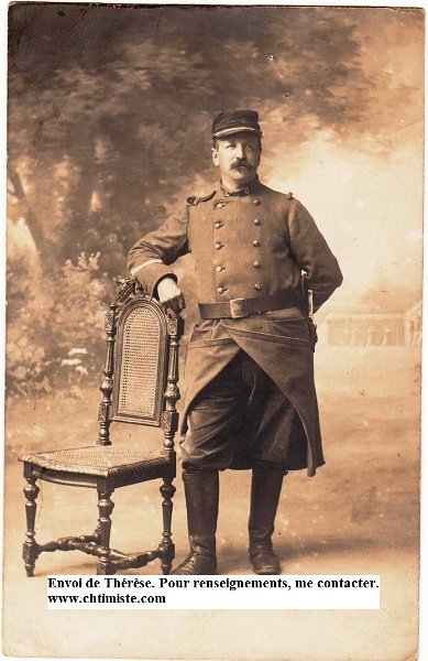 6eRIT DEPIENNE Georges 1.jpg - DEPIENNE Georges, fabricant de vitraux d'art, à Lille, effectue son service militaire au sein du 151e RI. En août 1914, il est mobilisé au 8e, puis 6e territorial (sept. 14). Caporal le 18/12/1914, puis sergent le 28/02/1915, Il passe au 1e régiment de génie le 30/11/1916, puis à la 20e section de l'état-major en juillet 1918. Il a reçu une citation : " A transporté de la tranchée au poste de secours, sous une pluie de balles, un de ses camarades grièvement blessé, qui allait mourir faute de soins immédiats ". Croix de Guerre avec étoile de bronze. Il est décédé en 1937. Voir la photo suivante avec son fils Charles.