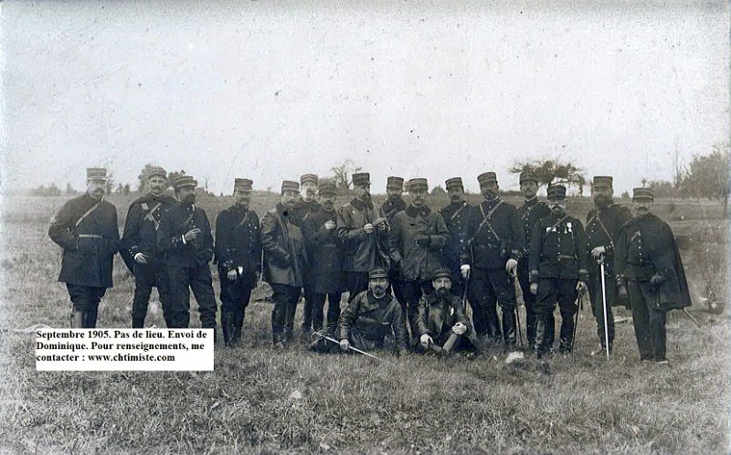 regimentterritorial70 8.jpg - Photo N° 8 : Officiers du 70ème régiment d'infanterie territoriale - 1905.