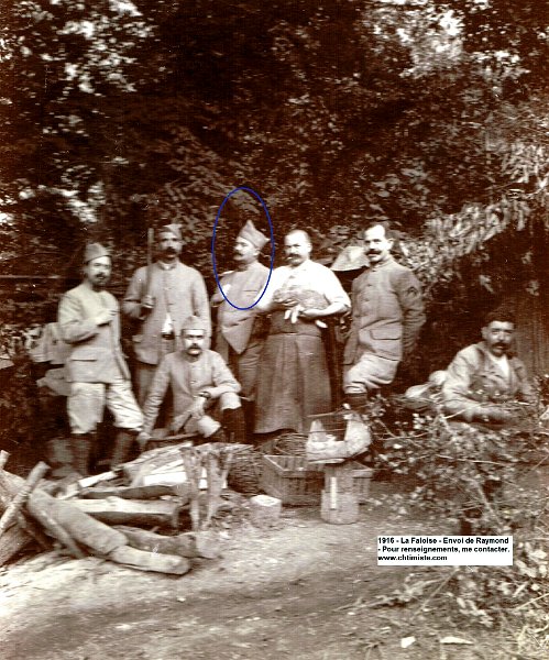 7.jpg - Photo N° 7 : La Faloise (Somme) - Adjudant Henri QUILLY au milieu.