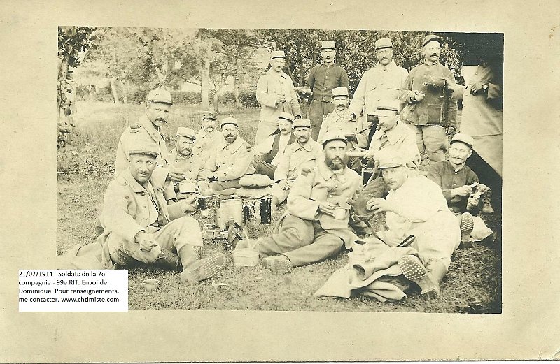 regimentterritorial99 5.jpg - Photo N° 5 : 21/07/1914 - Une escouade et son caporal de la 7e compagnie du 99e régiment d'infanterie territoriale.